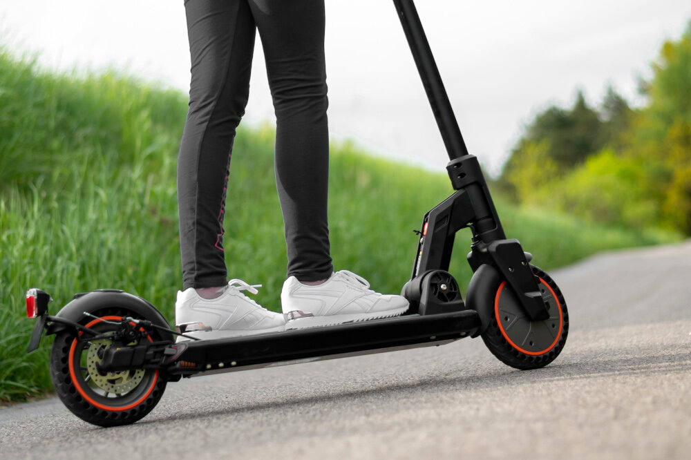 Hulajnoga elektryczna LENOVO M2 czarny udzwig rama glowna