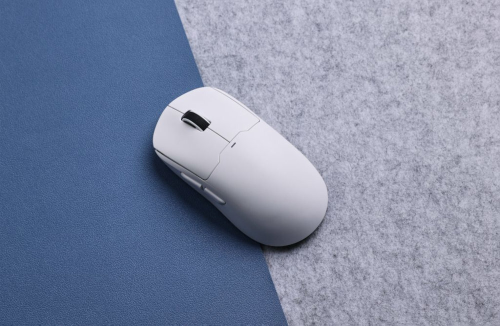 MCHOSE A5 trzy tryby komunikacji 2,4 GHz odświeżaniem 1000 Hz odbiornik USB-A Bluetooth urządzeniami mobilnymi - mysz od góry na biurku