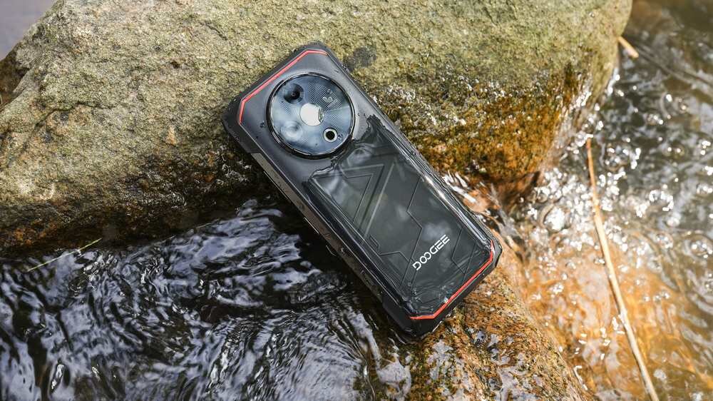 Smartfon DOOGEE Fire 6 w wodzie   