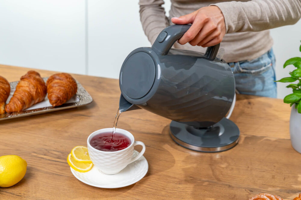 Czajnik GÖTZE & JENSEN KT101G obrotowa podstawa 360 stopni schowek na przewód podświetlany włącznik