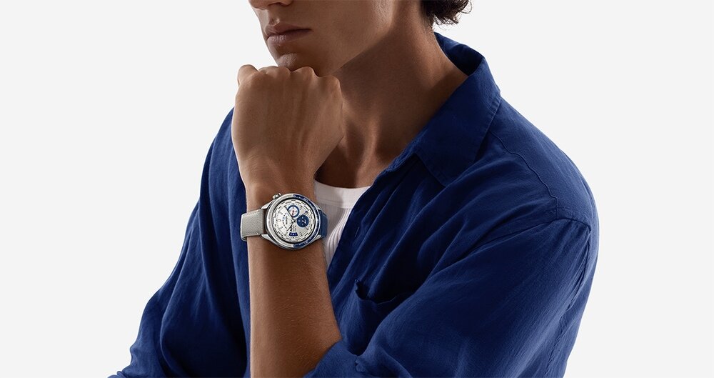 Smartwatch XIAOMI Watch S4 na ręce modela  