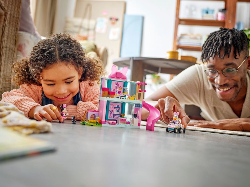 LEGO 43274 Disney Classic Hotel dla zwierząt Minnie  19 cm wysokości, 23 cm szerokości i 12 cm głębokości  