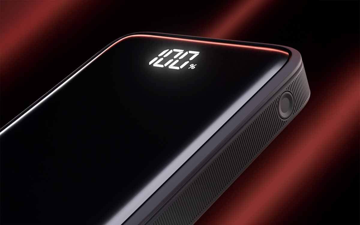 UNIQO UQBB10000PD20LCD ekran LCD poziomu naładowania baterii dwóm kliknięciom bocznego przycisku - zbliżenie na wyświetlacz i boczny przycisk