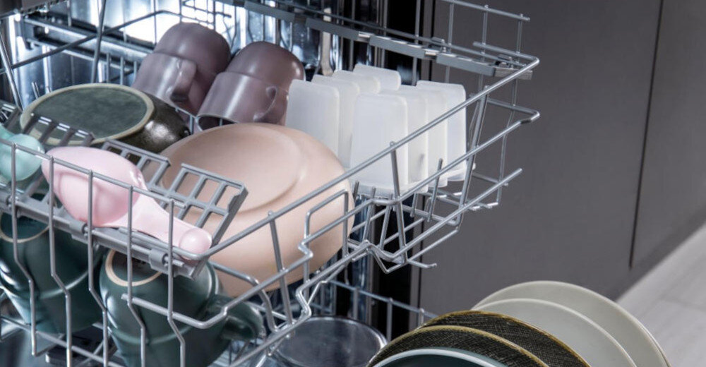 ZMYWARKA HISENSE HV583B10AD połowa załadunku 1/2 zapełnienie wnętrza lekko zabrudzone naczynia krótszy czas zmywania krótki cykl