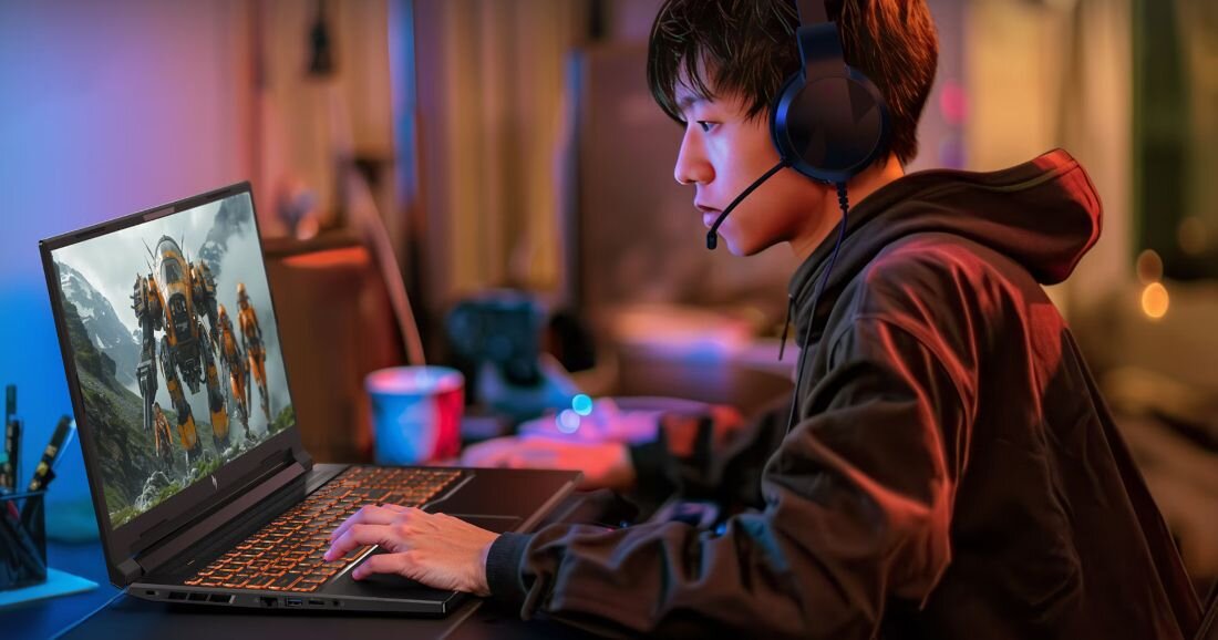 Nitro gaming laptop z młodym graczem w słuchawkach na tle neonowego oświetlenia RGB grającym w strategię RTS, prezentującym łączność Wi-Fi 6 802.11ax z prędkościami do 2.4 Gbps, stabilnym połączeniem dla gamingu online bez opóźnień i kompatybilnością z routerami - Wi-Fi 6E Porty USB i HDMI 2.1 