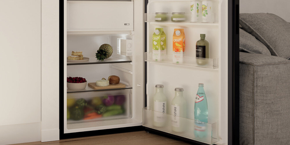 LODÓWKA CANDY CNOQ2S58EB wizualizacja lifestyle otwarta wnętrze środek wyposażenie regulowane półki balkoniki funkcjonalność styl wygoda