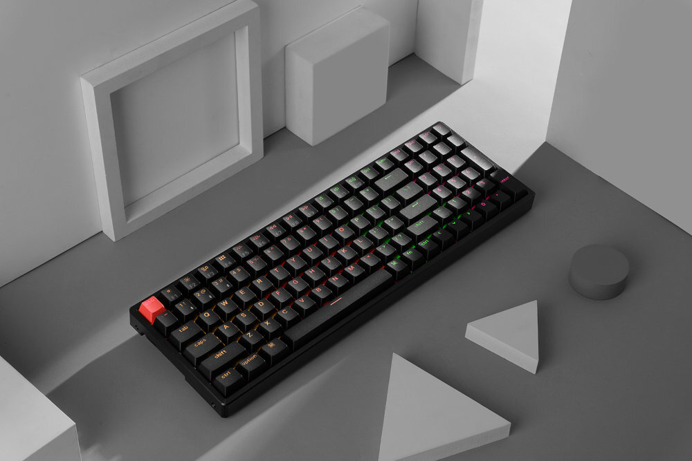 KEYCHRON K4 v3 klawiatura mechaniczna fabrycznie smarowane przełączniki Keychron Super Red, czarną aluminiową ramkę i podświetlenie