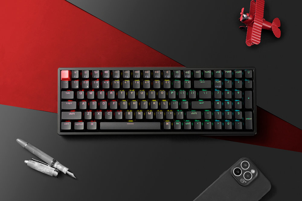 KEYCHRON K4 v3 Bluetooth 5.2 trzema urządzeniami laptopem, smartfonem i tabletem złącze USB-C połączenie przewodowe macOS, Windows i Linux keycapy Mac i Windows