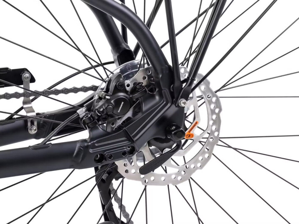 Rower trekkingowy ROMET Gazela 3.0 D19 28 cali Czarny zbliżenie na tarczę hamulcową podstawa bezpieczeństwa hamulce tarczowe hydrauliczne duża siła hamowania płyn hamulcowy hamulce z przodu i z tyłu podwójny pakiet bezpieczeństwa