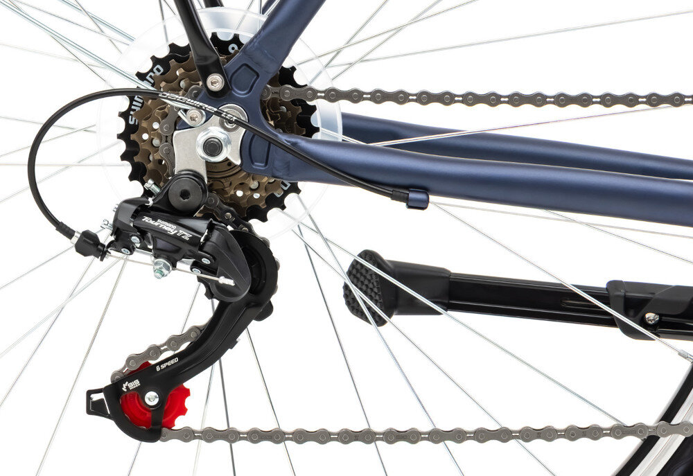 Rower trekkingowy ROMET Wagant M19 28 cali męski Granatowy zbliżenie na tylną przerzutkę przerzutki marki SHIMANO 6 przełożeń duża wytrzymałość i sprawne działanie tylne przerzutki SHIMANO Tourney