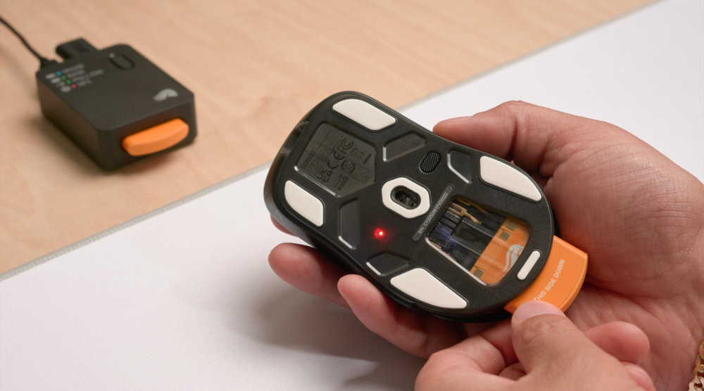 Glorious Gaming Model D3 systemem InfinitePlay dwa wymienne akumulatory stabilną łączność 2,4 GHz - Prezentacja wymiennych baterii