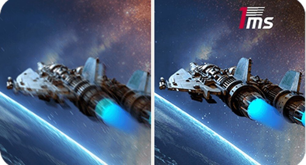 Obraz przedstawia dwa identyczne statki kosmiczne lecące nad planetą z widocznym niebieskim światłem z silników. W prawym górnym rogu znajduje się napis \'1ms\'.