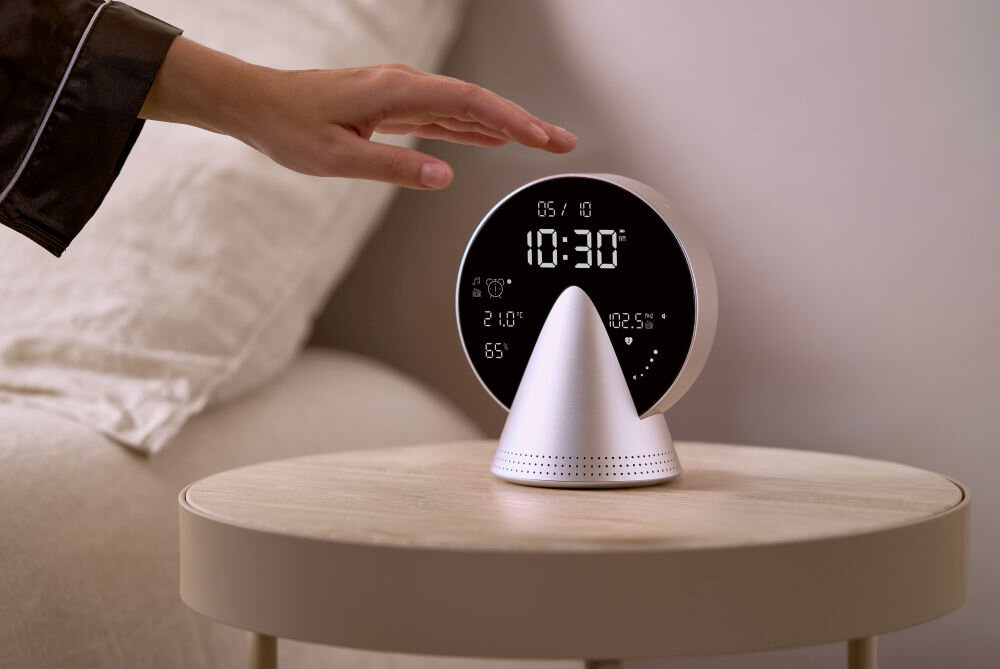 Budzik Lexon Conic z funkcjami Bluetooth i radia