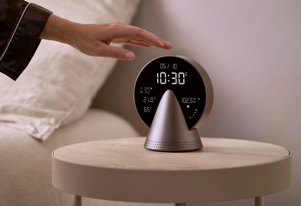 Budzik Lexon Conic z funkcjami Bluetooth i radia