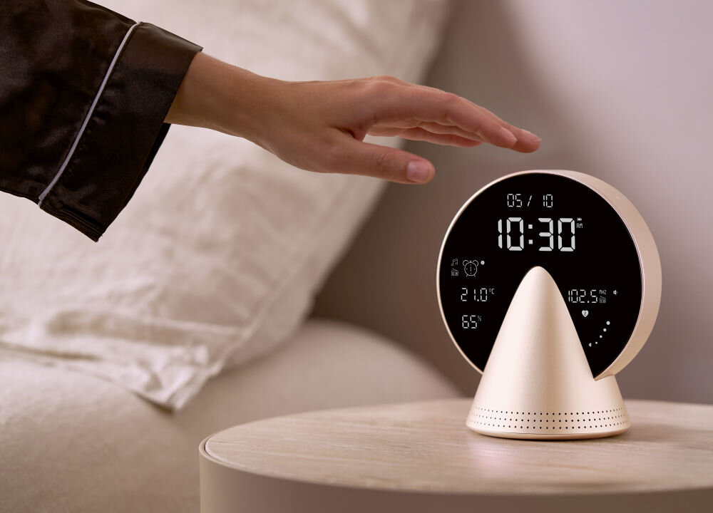 Budzik Lexon Conic z funkcjami Bluetooth i radia