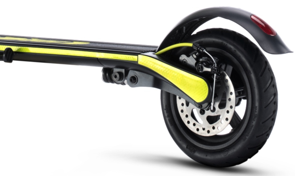 Hulajnoga elektryczna VR46 UP- Czarno-żółty hamulce przedni elektryczny tylny tarczowy mechaniczny duża siła hamowania większa kontrola większe bezpieczeństwo