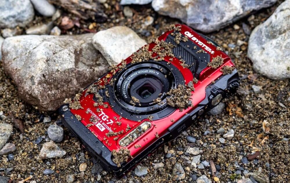 Aparat OLYMPUS OM System TG-7   zdjęcia obiektyw ekran wizjer ogniskowa przysłona migawka obudowa bateria zasilanie filmy nagrywanie rozdzielczość matryca rozmiar przekątna tryby iso montaż lampa światło przyciski sterowanie menu kontrast jasność balans bieli filtry cmos karta pliki format zapis seria