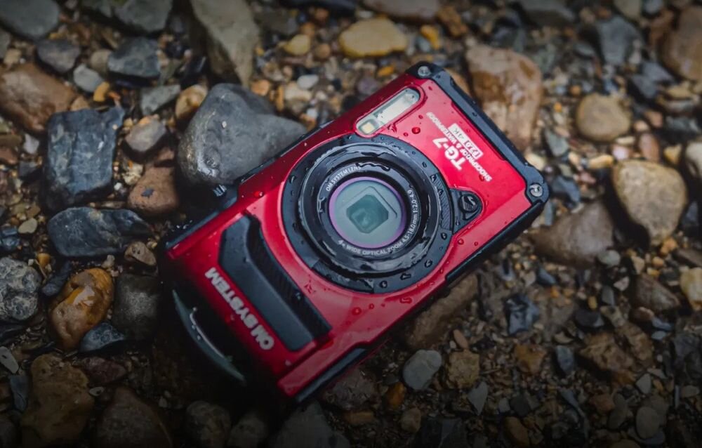 Aparat OLYMPUS OM System TG-7   zdjęcia obiektyw ekran wizjer ogniskowa przysłona migawka obudowa bateria zasilanie filmy nagrywanie rozdzielczość matryca rozmiar przekątna tryby iso montaż lampa światło przyciski sterowanie menu kontrast jasność balans bieli filtry cmos karta pliki format zapis seria