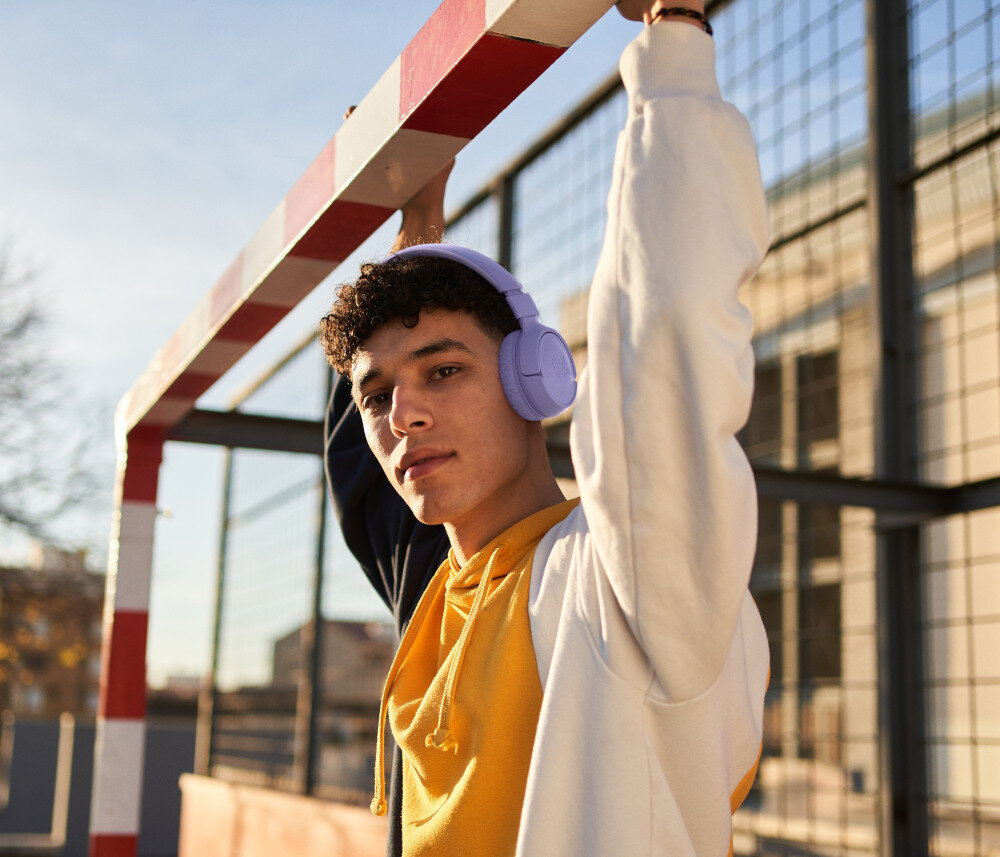 Słuchawki nauszne JBL Tune 525BT design komfort lekkość dźwięk jakość wrażenia słuchowe ergonomia lekkość sport aktywność podróże czas pracy działanie akumulator