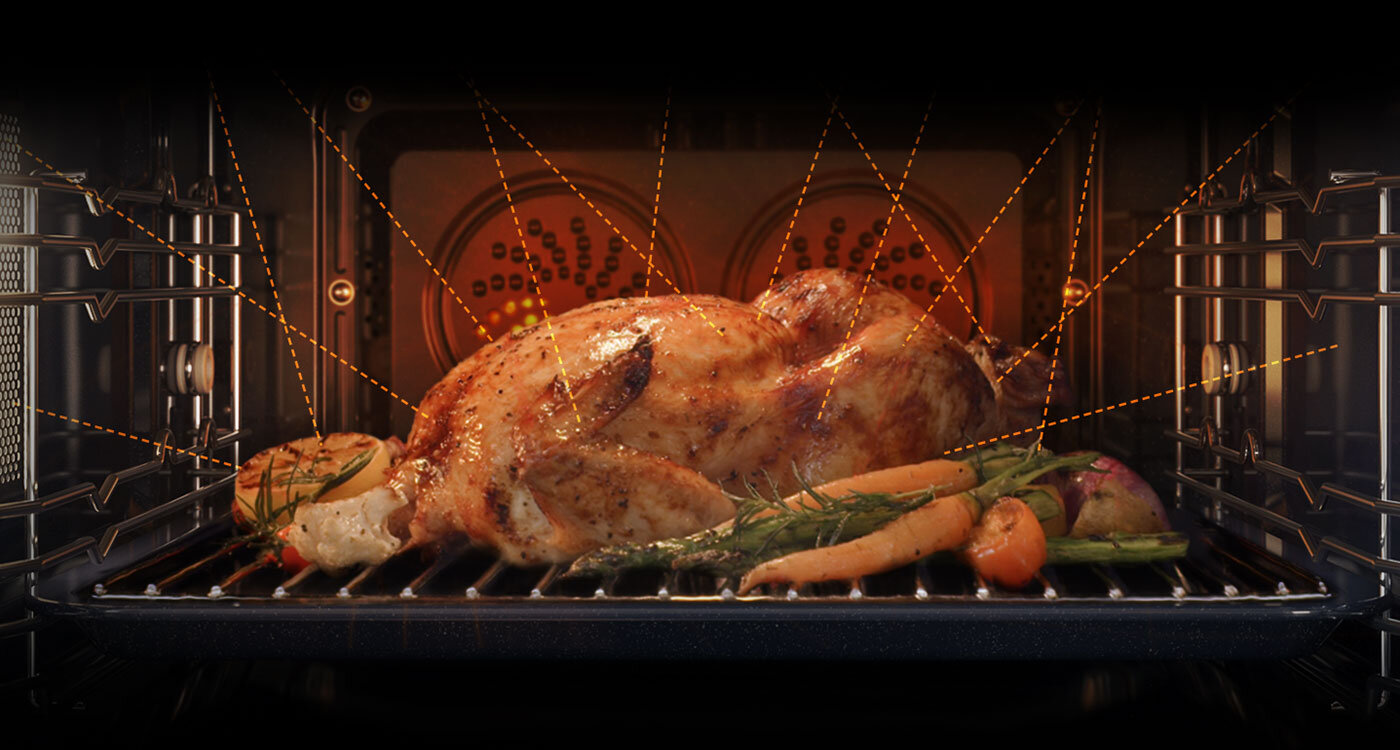 Kurczak i warzywa ułożone na ruszcie i pieczone z wykorzystaniem mikrofal