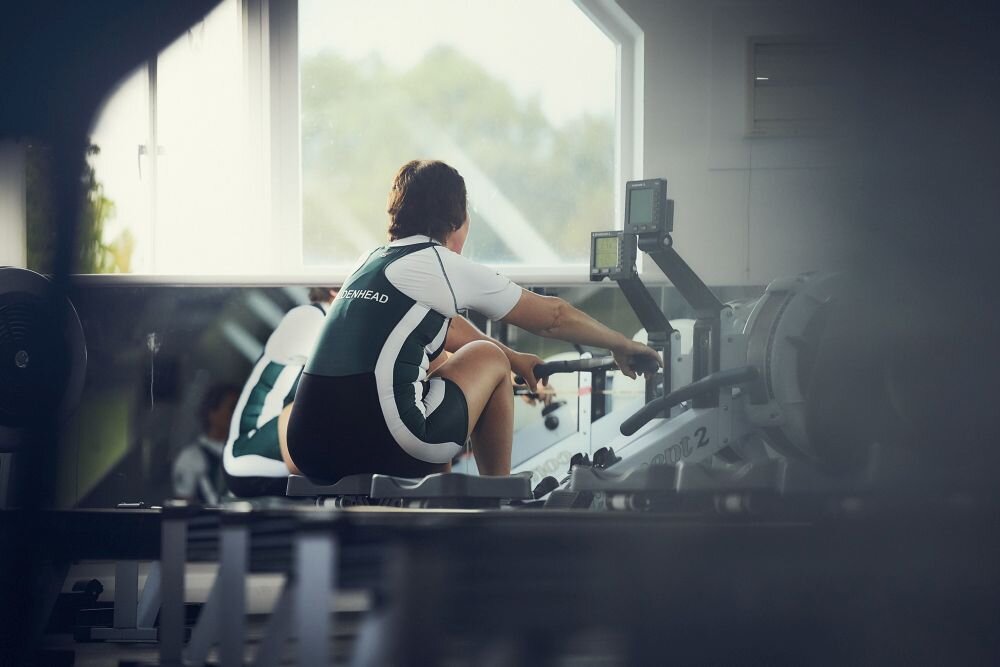 Obiektyw CANON RF 70-200 mm f-2.8L IS USM    ogniskowa przysłona ostrość pierścienie optyka soczewki powłoki montaż bagnet światło jasność zoom filtry waga 