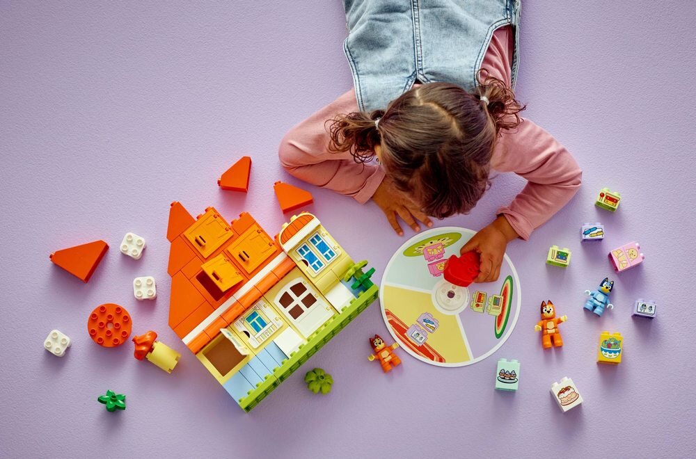 LEGO 10459 DUPLO Bluey Dom rodzinny Blue z grą pamięciową zdolności manualne rozwój dziecka koordynacja umiejętności wyobraźnia 
  