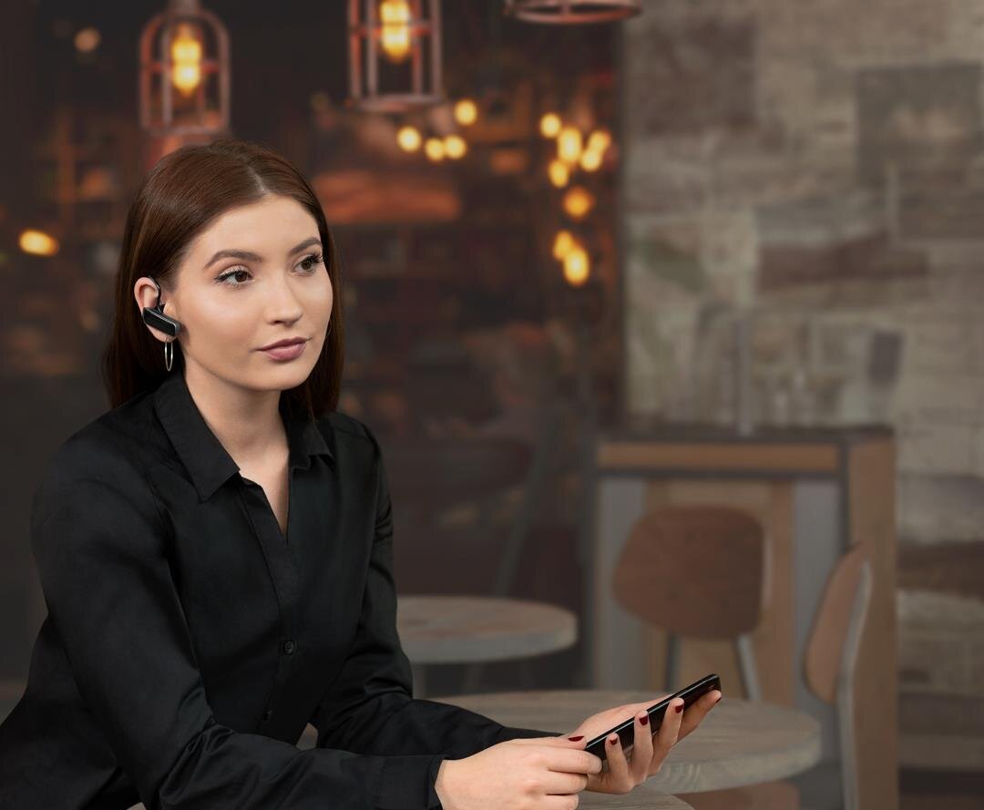 kobieta rozmawiająca przez telefon