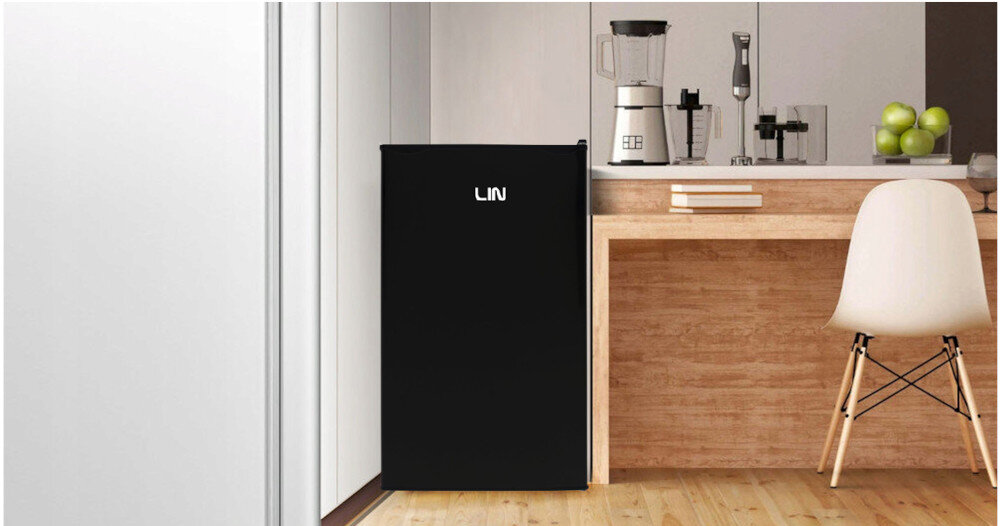 Lodówka LIN LI-BC92 83,5 cm Kompaktowa funkcjonalna 92 litry pojemności wymiary 47,5 cm x 44,5 cm x 85 cm do mniejszych kuchni biur Termostat regulacja temperatury dostosowanie świeżość produktów Praktyczne wnętrze wykorzystanie przestrzeni pojemnik owoce warzywa szklana półka wygoda funkcjonalność wygodny dostęp półki na butelki solidna wytrzymała szklana półka odporne na obciążenia trwałość na lata