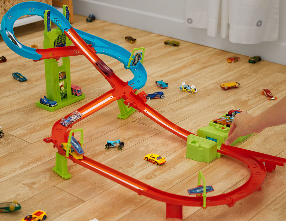 Tor Hot Wheels Neon Speeders Superwyścig HPC07 rozłożony tor samochodzik jadący do mety