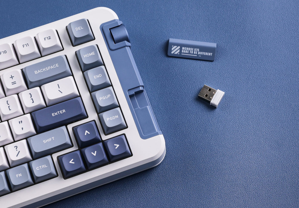 MCHOSE X75 Solidna konstrukcja odporność 370 x 130 x 30 mm 1,72 kg - pokazany schowek na odbiornik usb