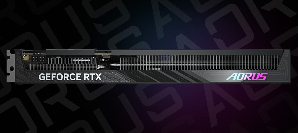 Karta graficzna GIGABYTE GeForce RTX 5060 Aorus Elite 8GB Widok boku karty ukazujący grubość układu chłodzenia, żeberka radiatora oraz gniazdo zasilania