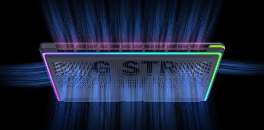 Obraz przedstawia laptop z podświetleniem RGB na krawędziach, z widocznym napisem \'ROG STRIX\' na spodzie. Z laptopa wydobywają się niebieskie strumienie powietrza, sugerujące działanie systemu chłodzenia.