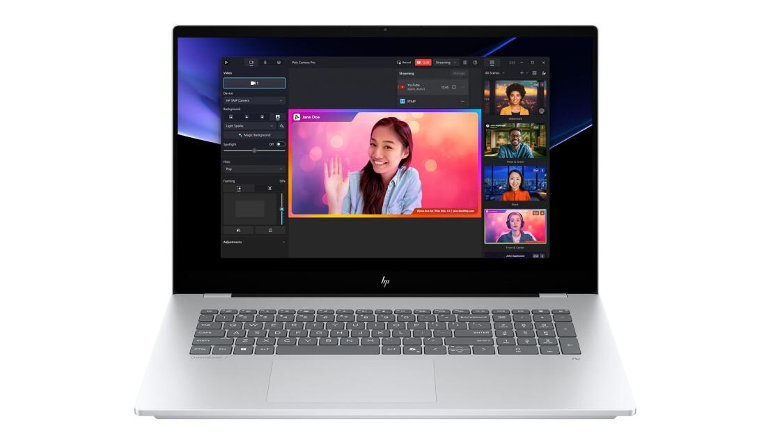 Laptop HP OmniBook z aplikacją do wideokonferencji Poly Studio Pro, na ekranie widoczna rozmowa wideo z wieloma uczestnikami, podkreślający zaawansowane funkcje komunikacyjne. - Kamera Poly Pro z AI 