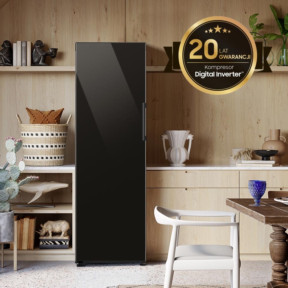 Jednodrzwiowa chłodziarka z drzwiami w kolorze głębokiej czerni oraz nowoczesnym kompresorem Digital Inverter 