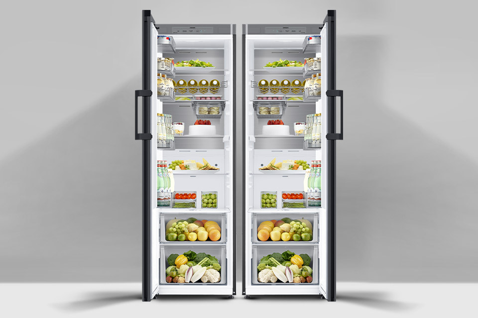 Prezentacja dwóch sposobów montażu przekładanych drzwi w chłodziarce RR39C76C322 z oferty sprzedażowej Media Expert