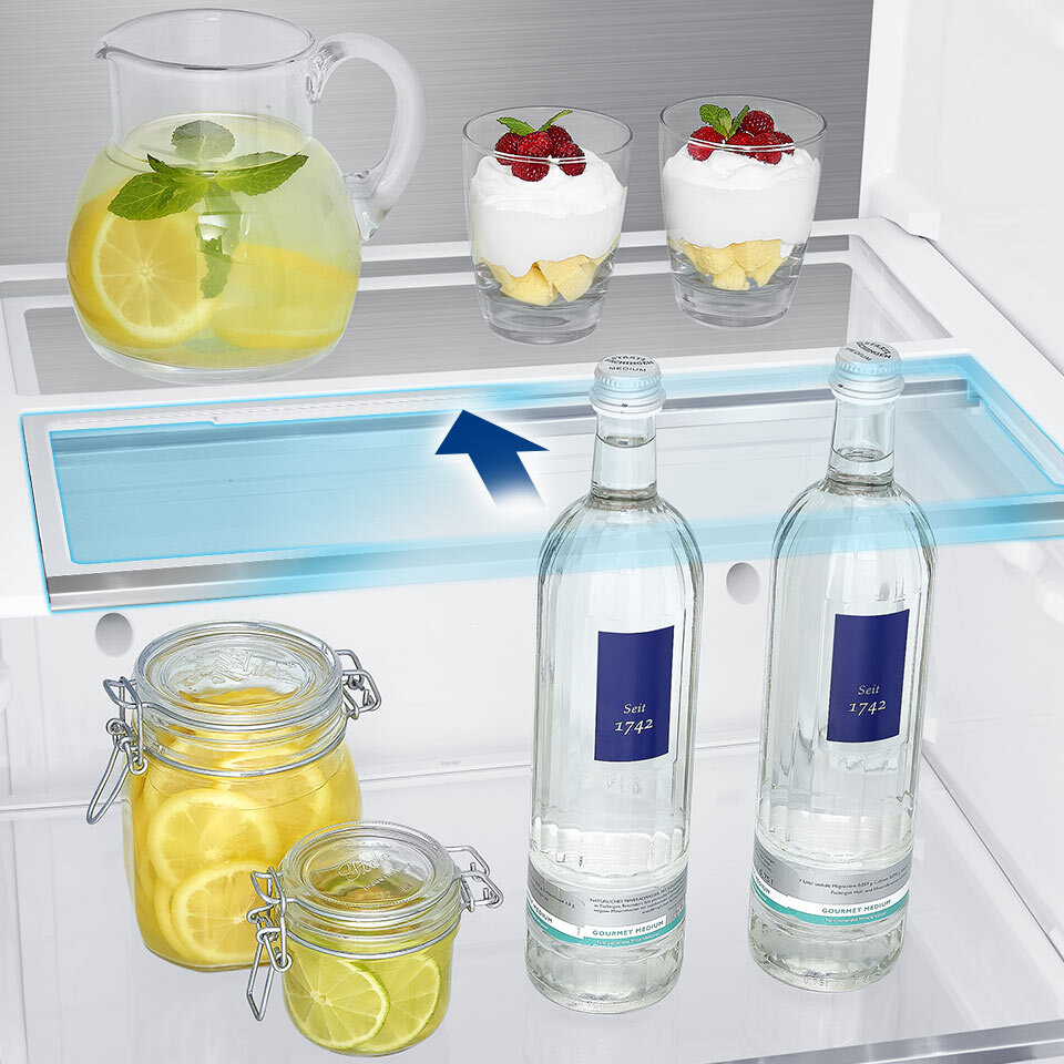 Ilustracja prezentująca sposób działania składanej półki w chłodziarce Samsung Bespoke RR39C76C322 z oferty Media Expert