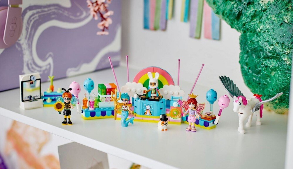 LEGO 42661 Friends Bal przebierańców z jednorożcem i wróżką   kv lifestyle początek opisu sekcja nagłówkowa