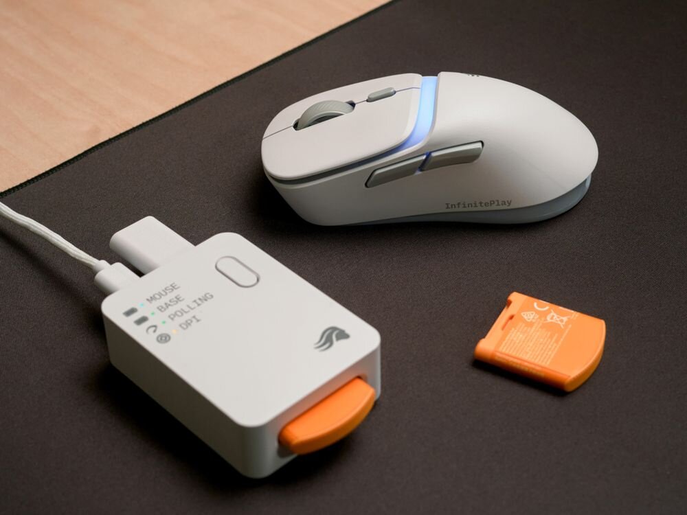 Glorious Gaming Model D3 baza odbiornika bezprzewodowego 2,4 GHz częstotliwość do 8000 Hz inteligentne centrum ładowania systemu InfinitePlay stan naładowania obu akumulatorów aktualnej częstotliwości wybranych ustawieniach czułości DPI oprogramowania - Bezprzewodowa baza 8K