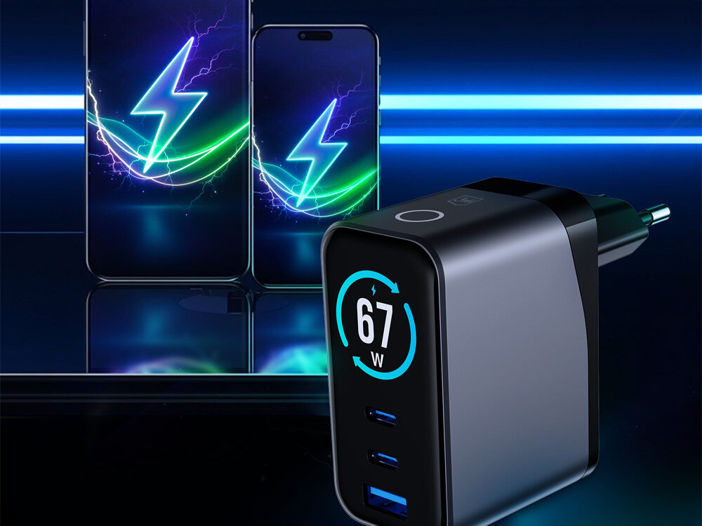 Szybka ładowarka 67W z dwoma portami USB-C i jednym USB-A, idealna do zasilania wielu urządzeń jednocześnie.