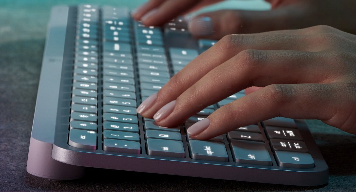 Klawiatura LOGITECH MX Keys S PISZ SZYBKO I PŁYNNIE AUTOMATYZUJ DZIAŁANIA WYGODNIE NAWET W NOCY JEDNA DLA 3 URZĄDZEŃ BĄDŹ EKO