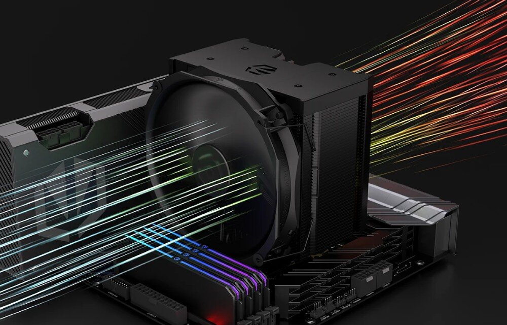 Komputer MAD DOG GeForce RTX5070 DLSS 4 Reflex Edition 2 ENDORFY500AIR-I24DB32 Zbliżenie na chłodzenie zamontowane w komputerze, temperatura, radiator, chłodzenie procesora