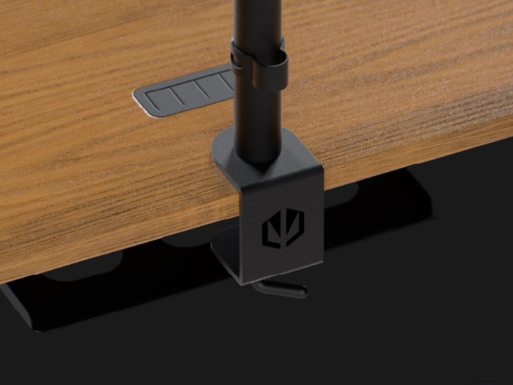 Biurko ENDORFY Atlas S Electric Ciemne Drewno Wycięcie na tyle blatu biurka Endorfy Atlas S Electric, z zamontowanym uchwytem na monitor frezowane wycięcie montaż na uchwyt do monitora prowadzenie przewodów półka pod blatem