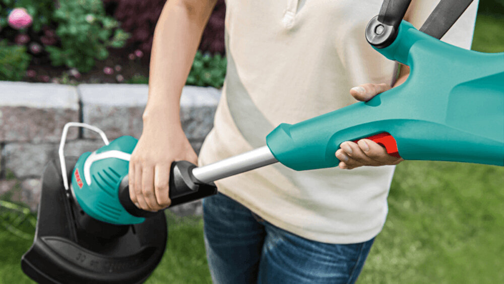 Podkaszarka elektryczna BOSCH ART 24 uchwyt wygodny ergonomiczna forma dobre wyważenie drążek może być regulowany w zakresie od 80 do 115 cm