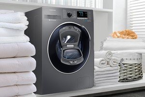 Samsung Crystal Gloss™. Doskonała linia, elegancki wygląd