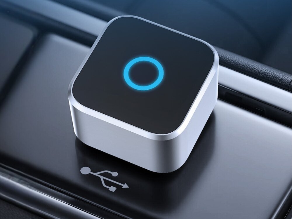 Adapter samochodowy 4SMARTS Bluetooth Carplay/Android Auto
                adapter podłączony do wejścia