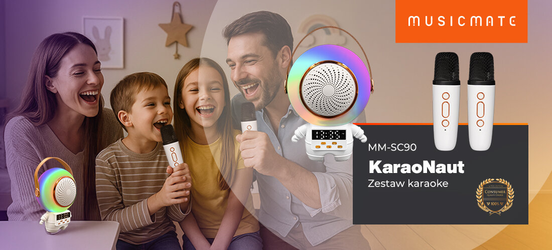 Zestaw Karaoke MUSICMATE SC90 KaraoNaut — kompaktowa jednostka muzyczna z mikrofonami, LED i odtwarzaniem Bluetooth, głośnik stojący na stoliku, rodzina bawiąca się w rytmach karaoke