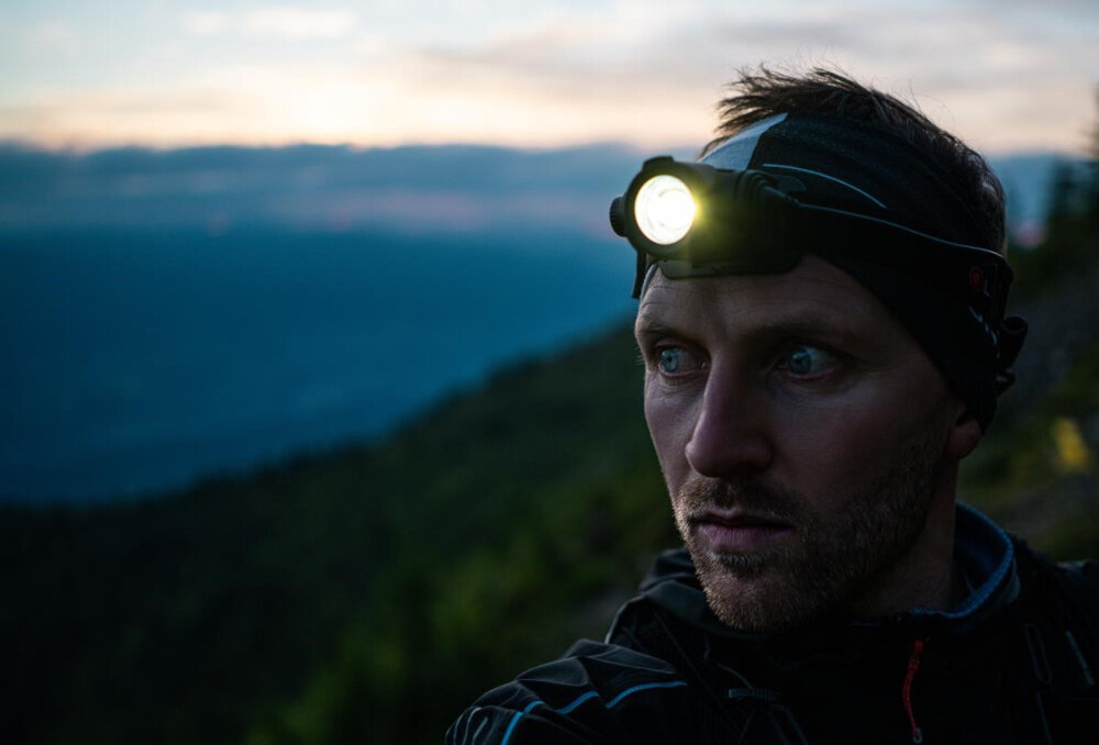 Latarka czołowa LEDLENSER H7R Core technologia Flex Sealing ochrona przed pylem i woda na poziomie IP67