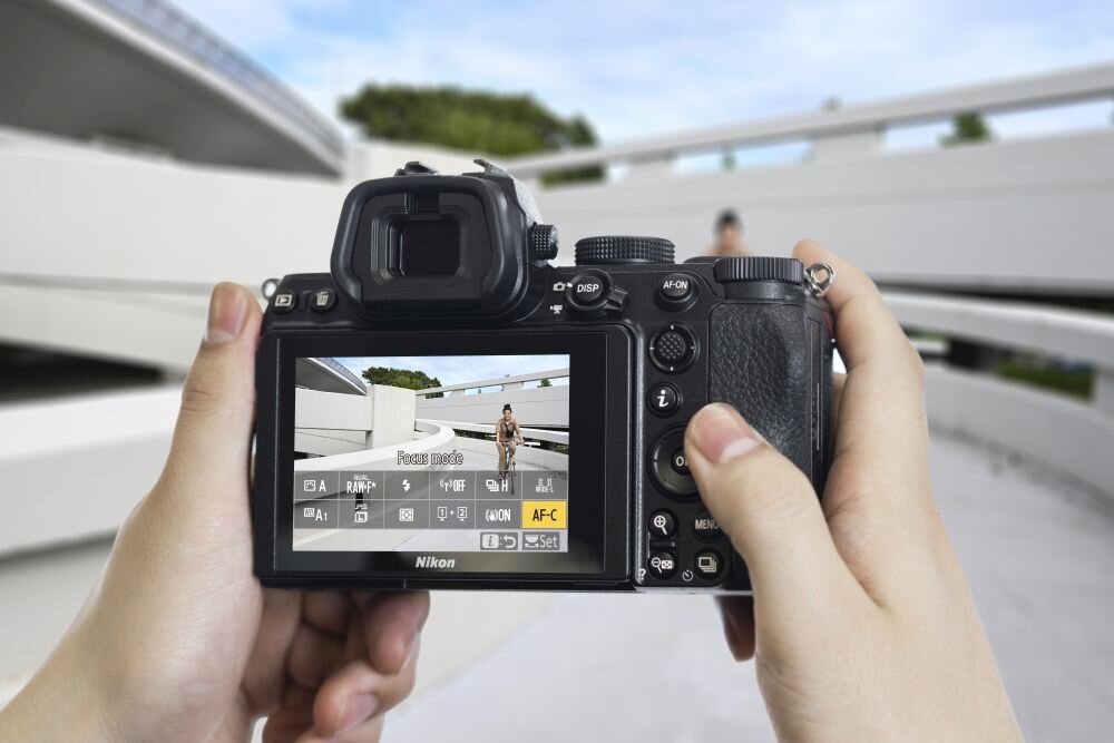 Nikon Z 5 ekran dotykowy uchylny kadrowanie