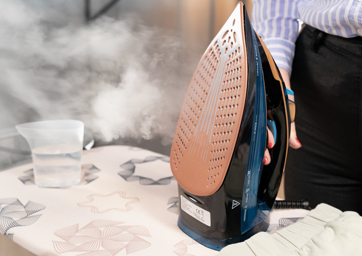 Żelazko GÖTZE & JENSEN IG750 stopa ceramiczna odporna na zarysowania poslizg