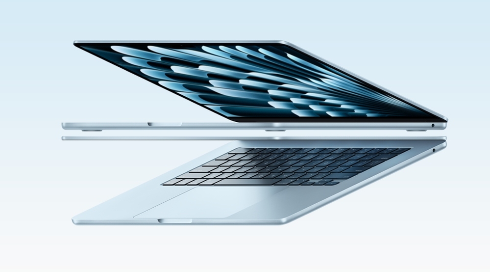 MacBook Air 2 laptopy ułożone w lustrzane odbicie 